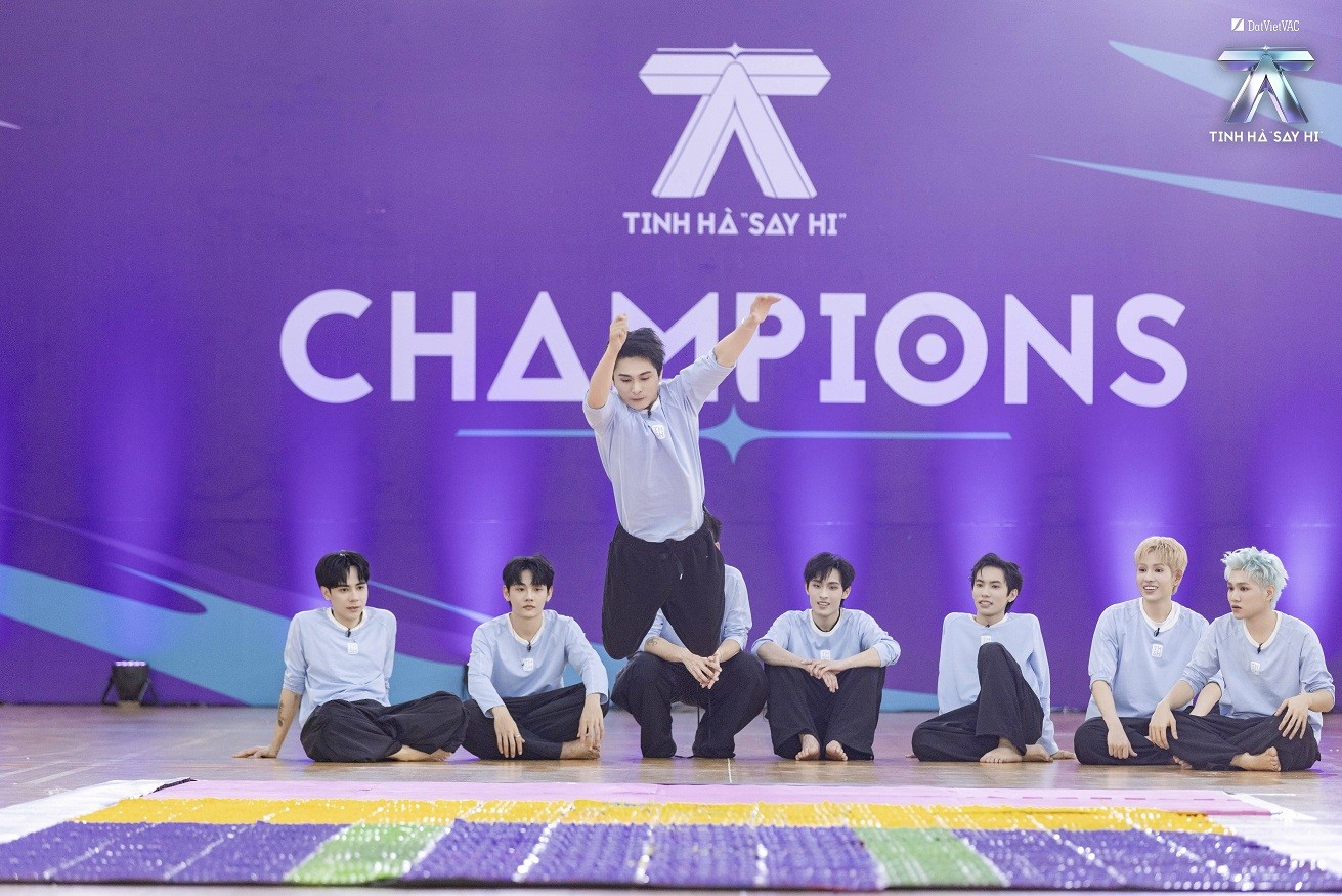 'Tinh hà 'Say Hi' gây choáng với dàn nghệ sĩ quốc tế, màn kết hợp Đông - Tây hứa hẹn tạo hit mới 'Tinh hà 'Say Hi' gây choáng với dàn nghệ sĩ quốc tế, màn kết hợp Đông - Tây hứa hẹn tạo hit mới