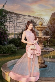 Lý Nhã Kỳ tung bộ ảnh mừng sinh nhật, úp mở về 'chương mới' của cuộc đời