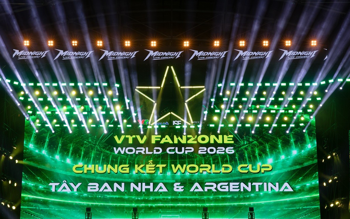 Hàng nghìn khán giả hòa mình trong 'Midnight Live Concert' cùng Microwave và Bức Tường trước thềm chung kết FIFA World Cup 2026