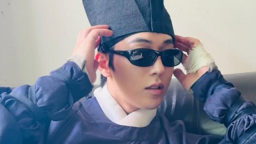 Nam Joo Hyuk tung ảnh hậu trường giữa bối cảnh 'The East Palace' gây tranh cãi