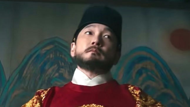 'The East Palace' của Nam Joo Hyuk thống trị Netflix bất chất chỉ trích