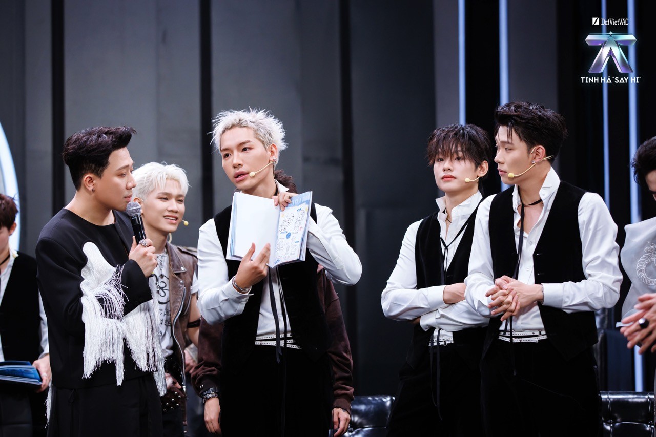 'Tinh hà 'Say Hi' Highlight tập 4: 24 Anh trai hé lộ màu sắc Livestage 2, hai liên quân 'đấu khẩu' khi ra mắt Photobook