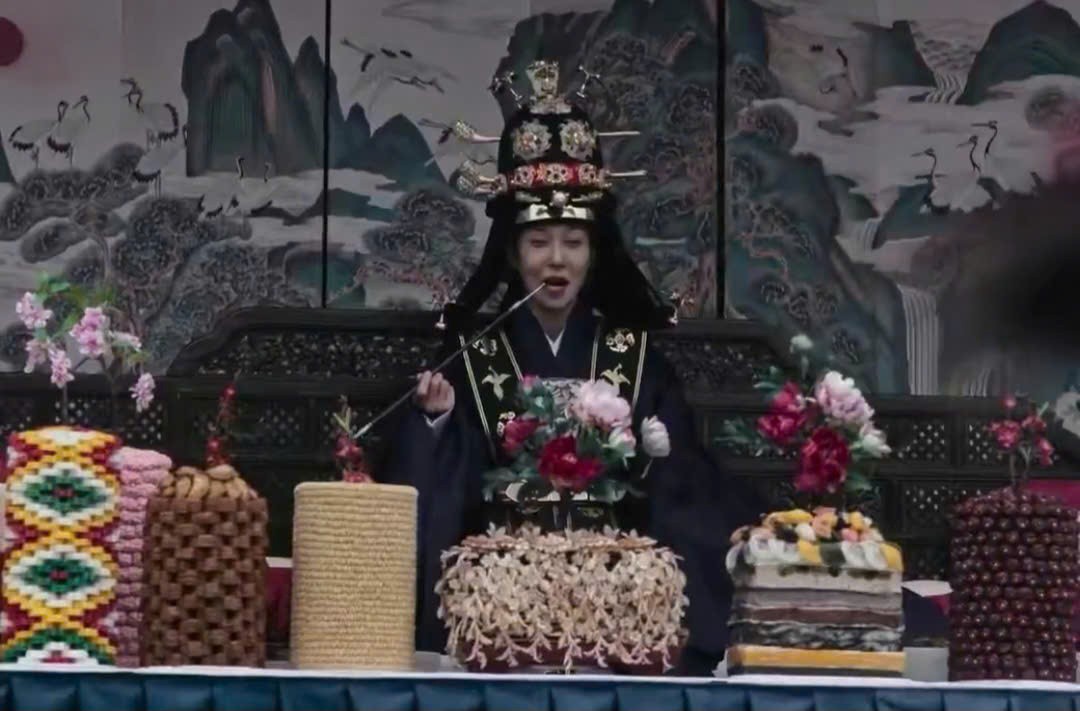 Jang Young Nam gây sốt với vai Hoàng thái hậu trong 'The East Palace'