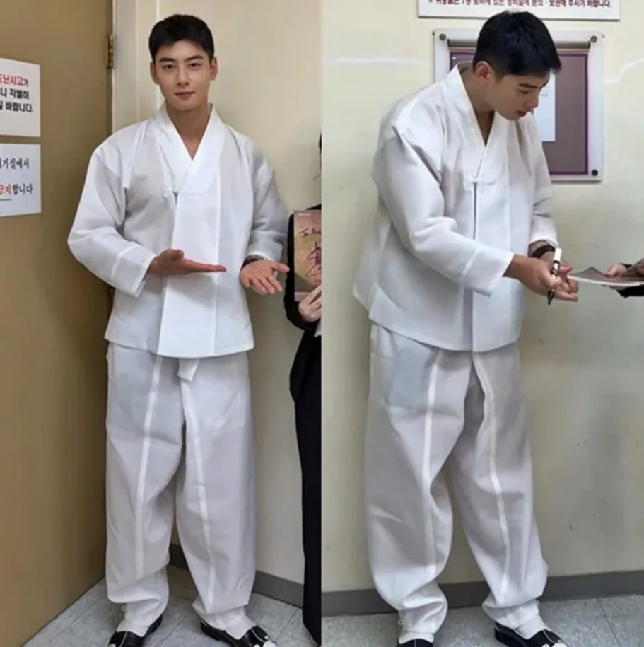 Cha Eun Woo khoe thân hình vạm vỡ trong quân ngũ
