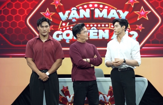 'Vận may gọi tên ai?' tập 21: MC Đại Nghĩa 'thu mình' trước dàn Nam vương, Á vương cao lớn trên sóng truyền hình