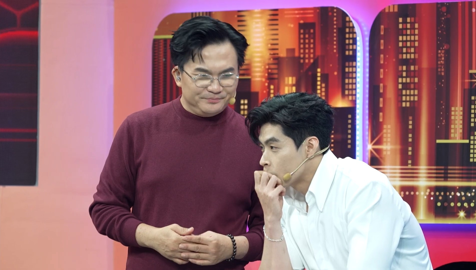 'Vận may gọi tên ai?' tập 21: MC Đại Nghĩa 'thu mình' trước dàn Nam vương, Á vương cao lớn trên sóng truyền hình