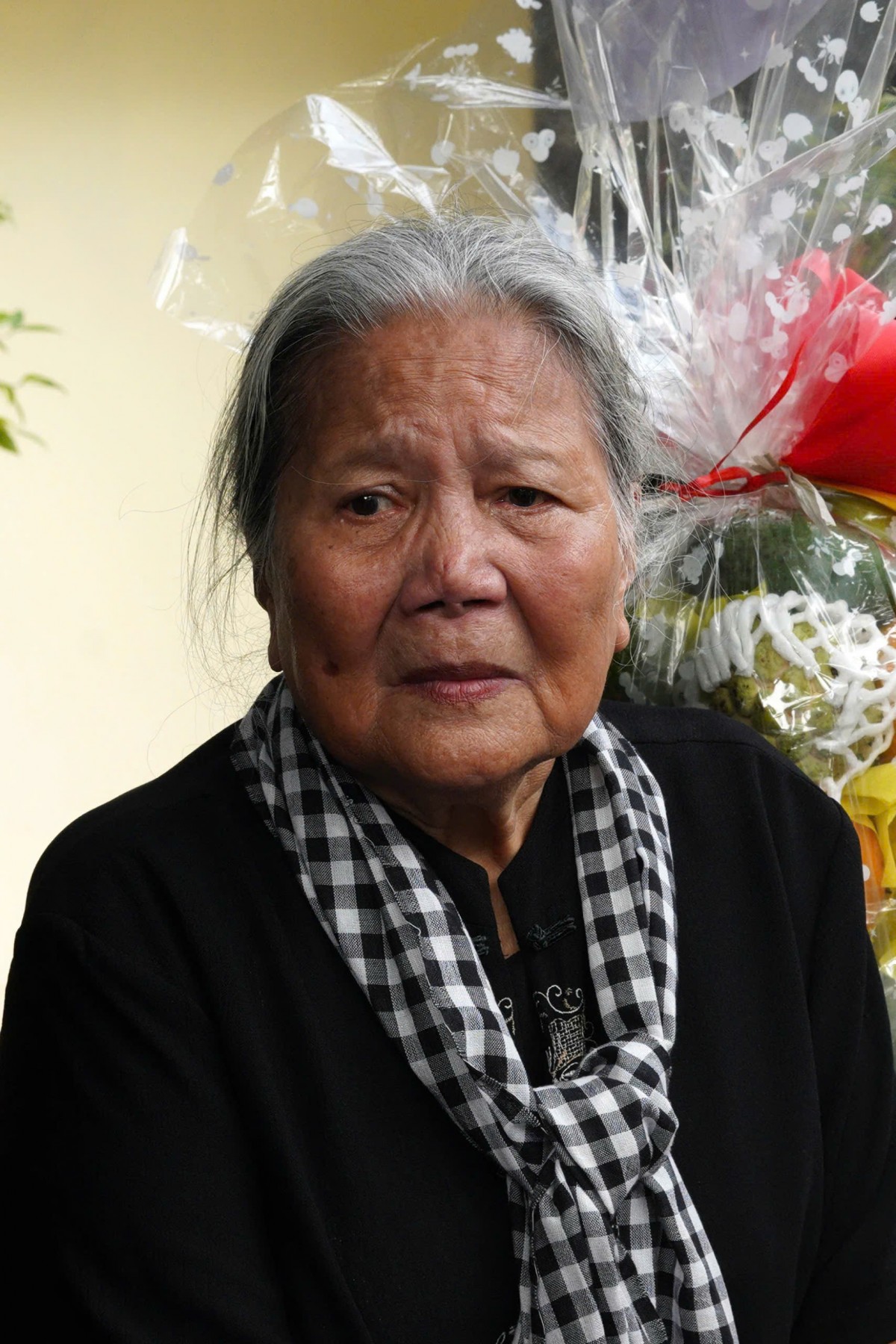 NSND Thanh Thúy, Phương Thanh, Đức Phúc cùng nhiều các nghệ tham gia viếng liệt sĩ tại Công viên Lê Thị Riêng