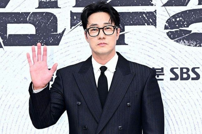 So Ji Sub chi 100 triệu won tặng vàng cho ê-kíp 'Đặc vụ Kim tái khởi động'