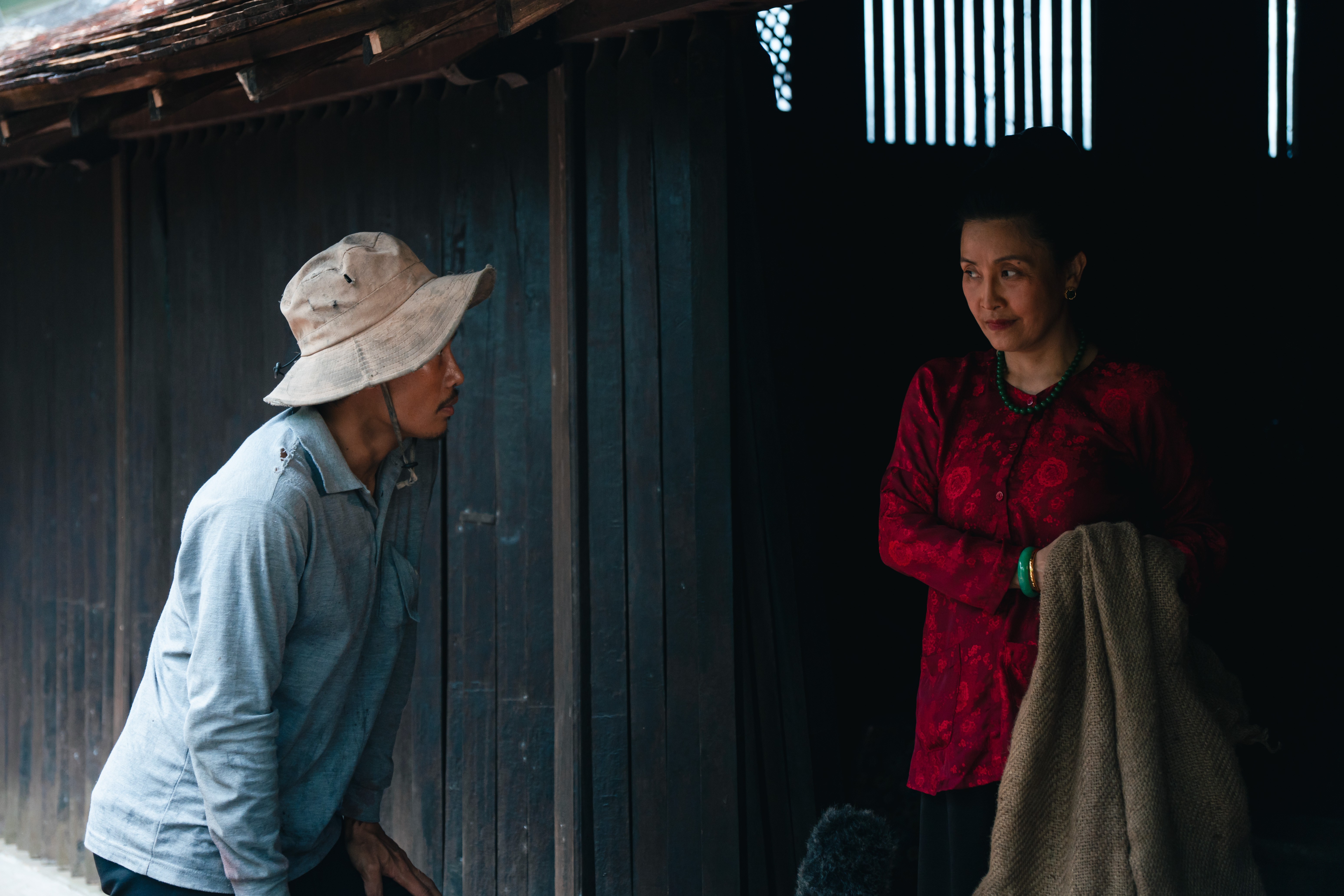 'Đất có Thổ Công, sông có Hà Bá' hé mở chất liệu văn hóa trong 'Út Lan 2'