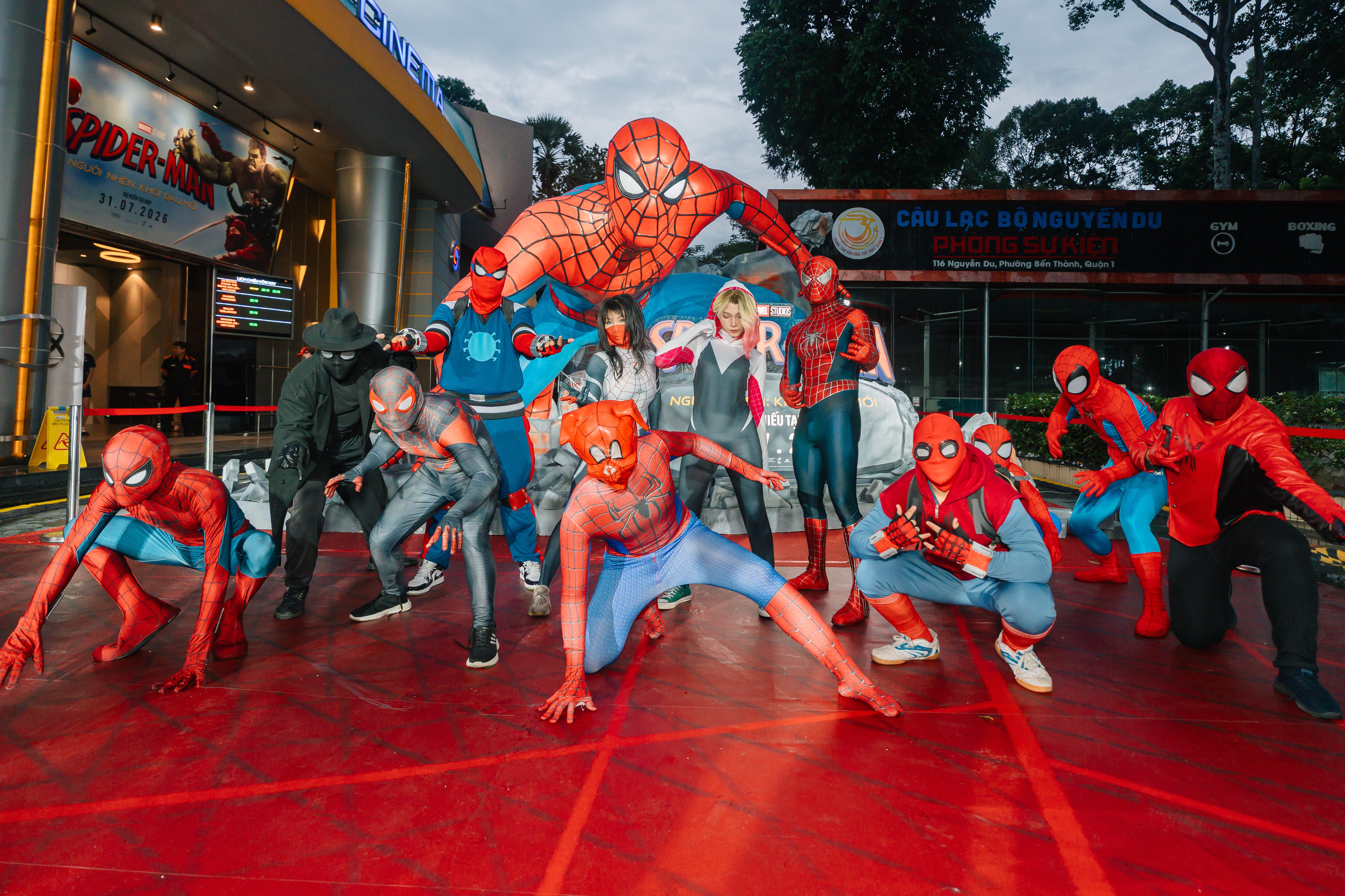 Màn hội ngộ nhiều Người Nhện độc lạ nhất lịch sử premiere phim 'Spider-Man: Brand new day'