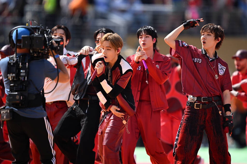 CEO của Grammy 'buồn bã' trước việc BTS tẩy chay lễ trao giải