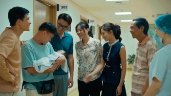 ‘Dưới ô cửa sáng đèn’ sửa kết phim sau làn sóng chỉ trích?
