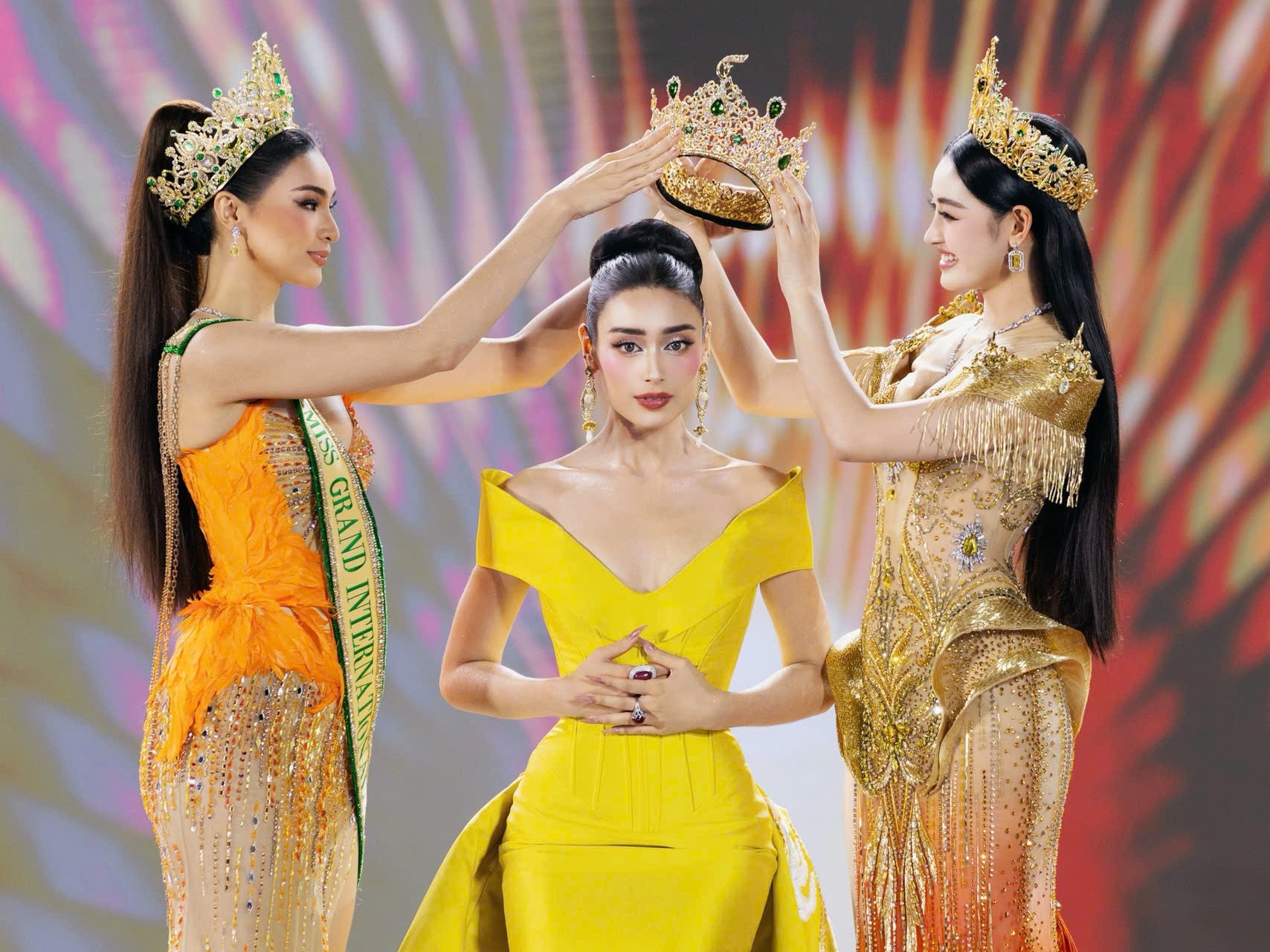 Emoura Phạm đăng quang 'Miss Grand Vietnam 2026'