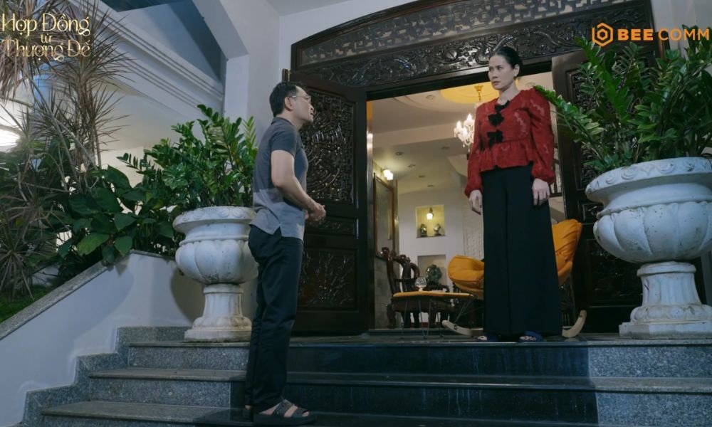 'Hợp đồng từ thượng đế': Thân Thúy Hà giận tái mặt khi nghi ngờ 'chồng màn ảnh' có tình cảm với con gái