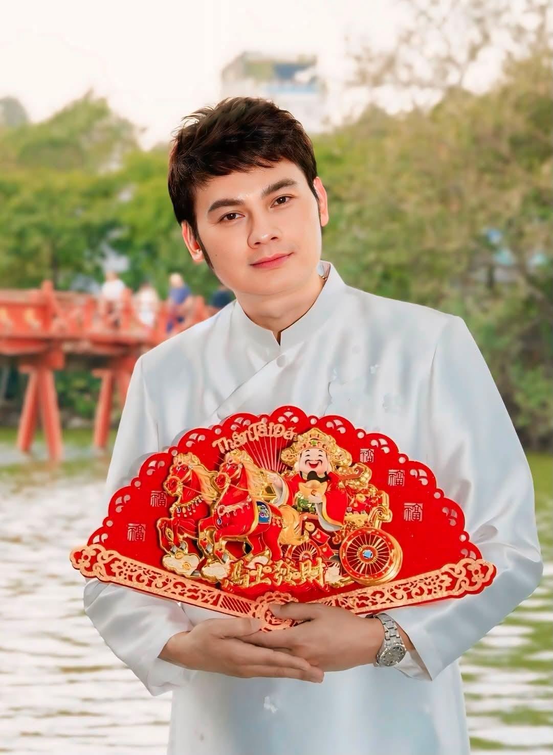 Con trai đồng hành cùng NSƯT Kim Tiểu Long trong tour diễn 'Hành trình từ trái tim'