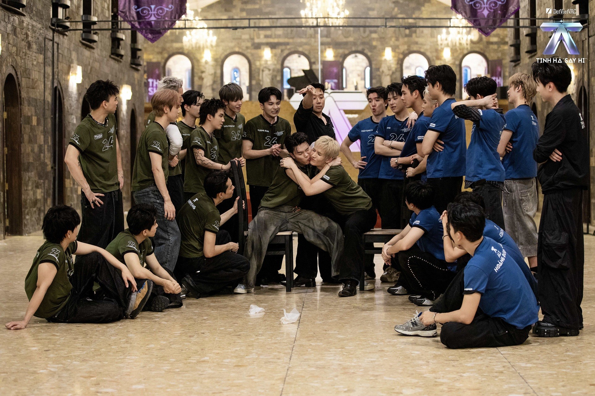 'Tinh hà 'Say Hi' tập 5: Cuộc chiến đầy giải trí và kịch tính giữa hai gia tộc tại Dạ tiệc 'hài nhập vai'