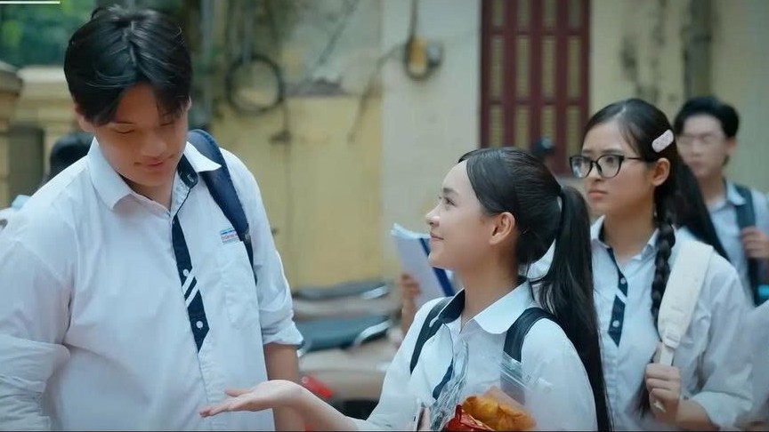 'Mùa hè năm ấy' tập 1: Khánh say khướt đòi đưa gái karaoke về ra mắt bố mẹ