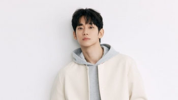 Kim Soo Hyun chia sẻ thông điệp trở lại đầy xúc động sau 16 tháng vắng bóng