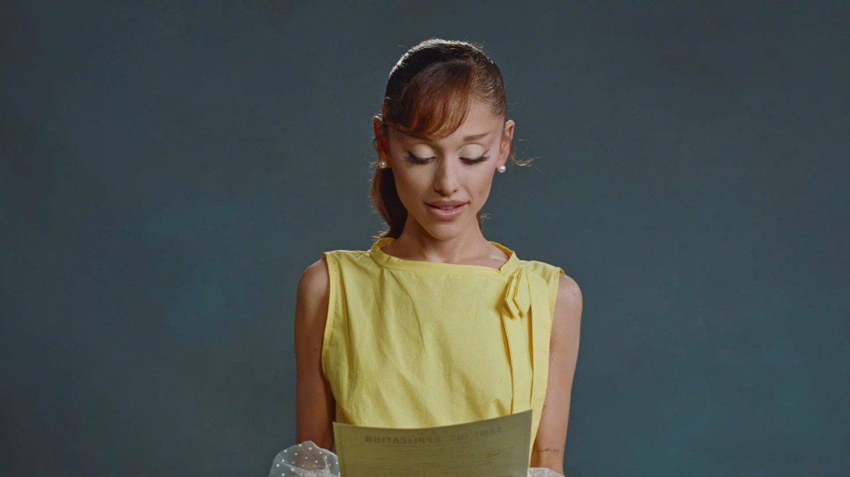 Ariana Grande 'nổi loạn' phản kháng ngành công nghiệp giải trí và công chúng trong MV 'Petal'
