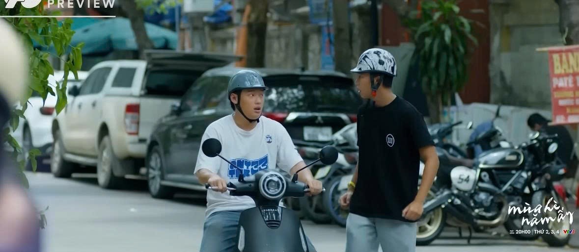 'Mùa hè năm ấy' tập 2: Khánh chết lặng khi phát hiện Thúy đã có người yêu