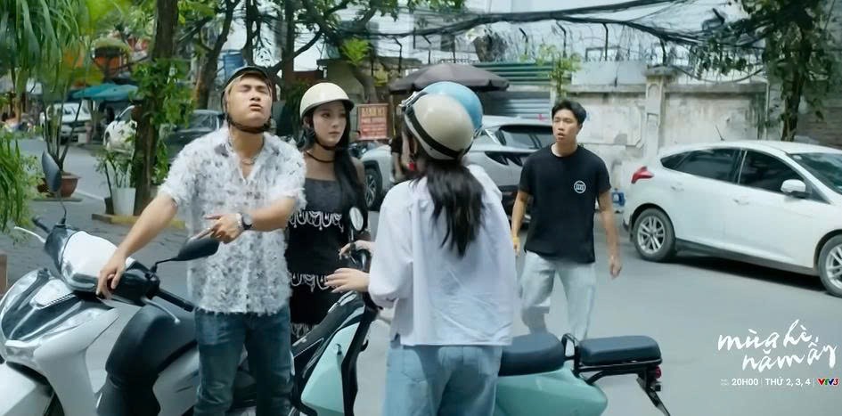'Mùa hè năm ấy' tập 2: Khánh chết lặng khi phát hiện Thúy đã có người yêu