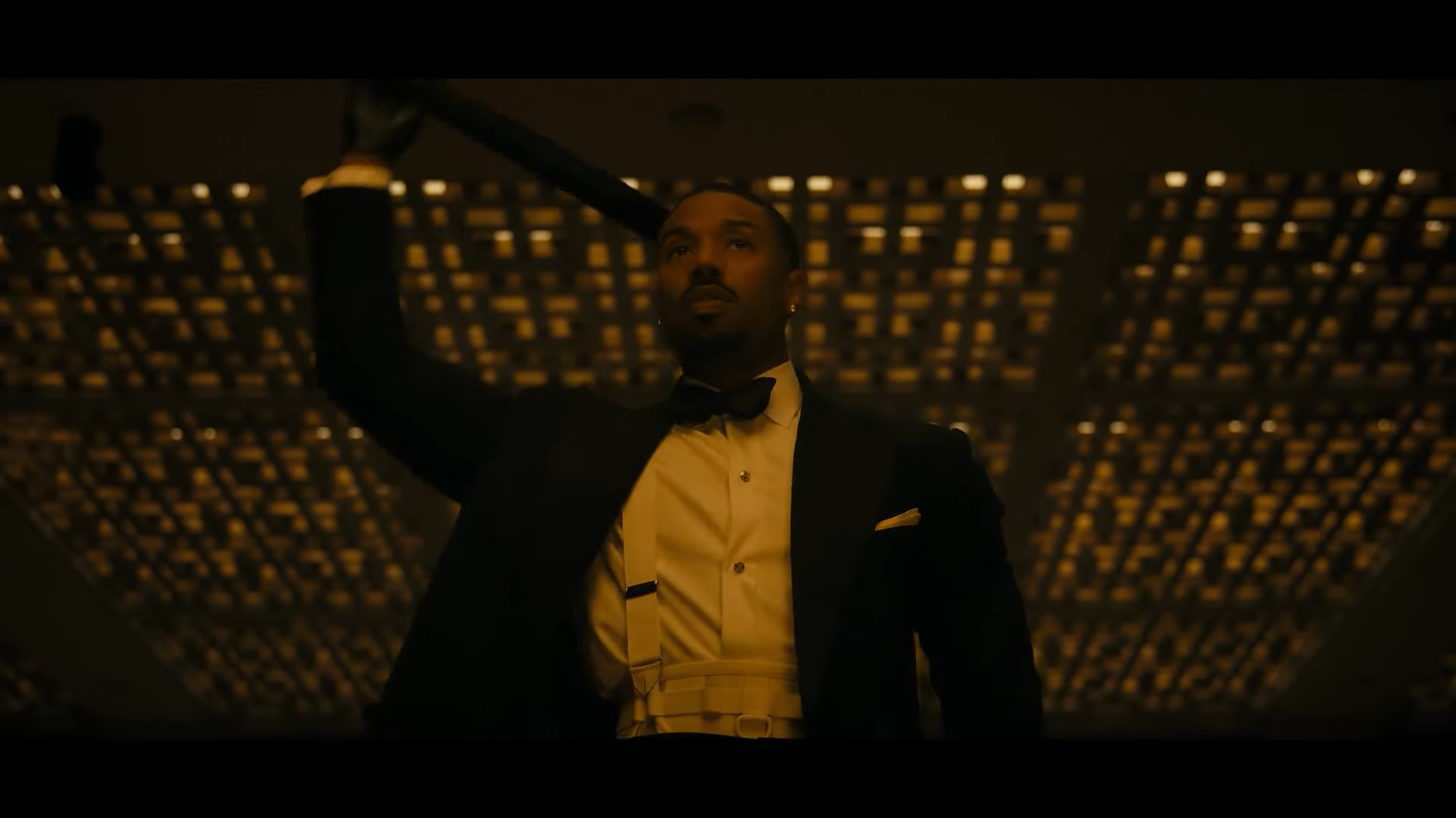 Michael B. Jordan hóa tỷ phú siêu trộm đầy quyến rũ trong 'Thomas Crown - Phi vụ hoàn hảo'
