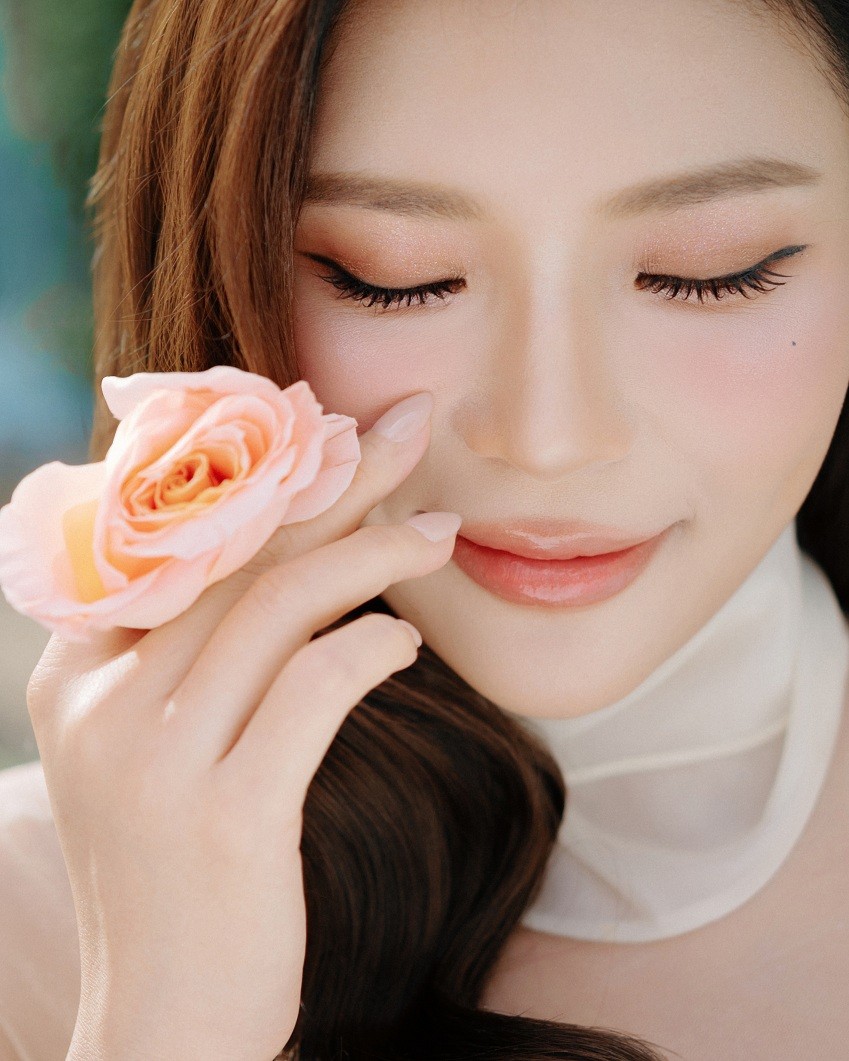 Mẹ bầu Thúy Diễm tung bộ ảnh bầu tháng thứ 7: Tối giản, thanh lịch nhưng đầy cảm xúc