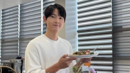 Song Joong Ki lấy lại phong độ sau tranh cãi 'xuống sắc'