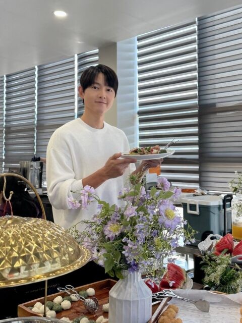 Song Joong Ki lấy lại phong độ sau tranh cãi 'xuống sắc'