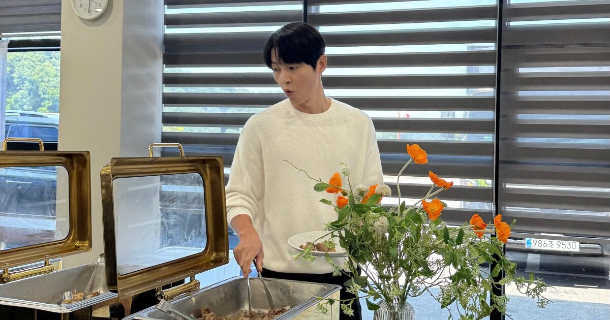 Song Joong Ki lấy lại phong độ sau tranh cãi 'xuống sắc'