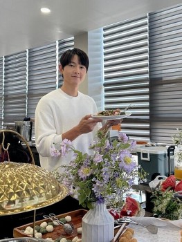 Song Joong Ki lấy lại phong độ sau tranh cãi 'xuống sắc'