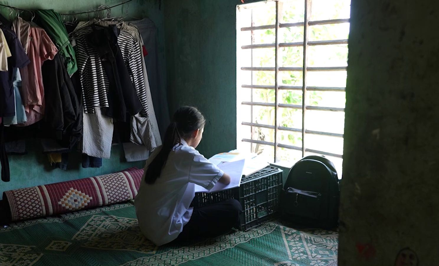 'Mái ấm gia đình Việt': Cha mất thị lực, mẹ bị K máu, cô bé vẫn nỗ lực học tập khiến Ốc Thanh Vân, Hương Tràm cảm phục
