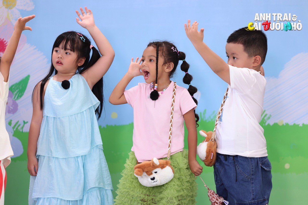 'Anh trai và cái đuôi nhỏ' hội ngộ, chuẩn bị cho lễ tốt nghiệp