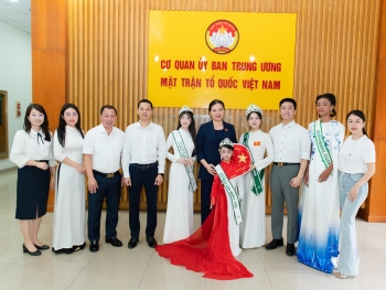 Quán quân 'Siêu mãu nhí toàn cầu' lan tỏa cách gìn giữ tiếng Việt