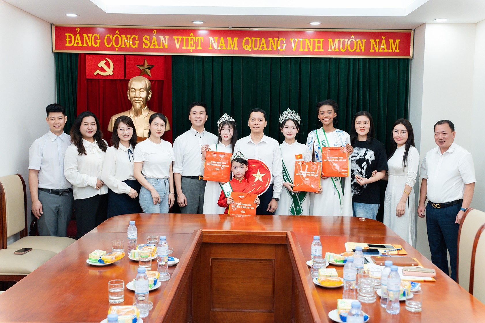 Quán quân 'Siêu mãu nhí toàn cầu' lan tỏa cách gìn giữ tiếng Việt