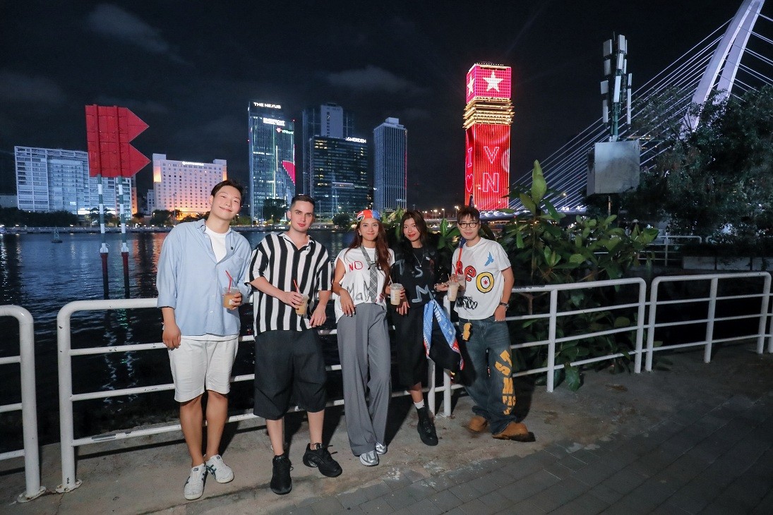 'Wow Ho Chi Minh City' tập 10: Kimế Tuyn, Đồng Ánh Quỳnh khắng khít không rời, hẹn hò du lịch cả ngày tại 'khu phố quốc tế'
