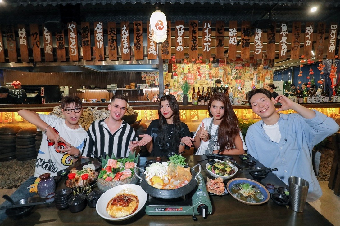 'Wow Ho Chi Minh City' tập 10: Kimế Tuyn, Đồng Ánh Quỳnh khắng khít không rời, hẹn hò du lịch cả ngày tại 'khu phố quốc tế'