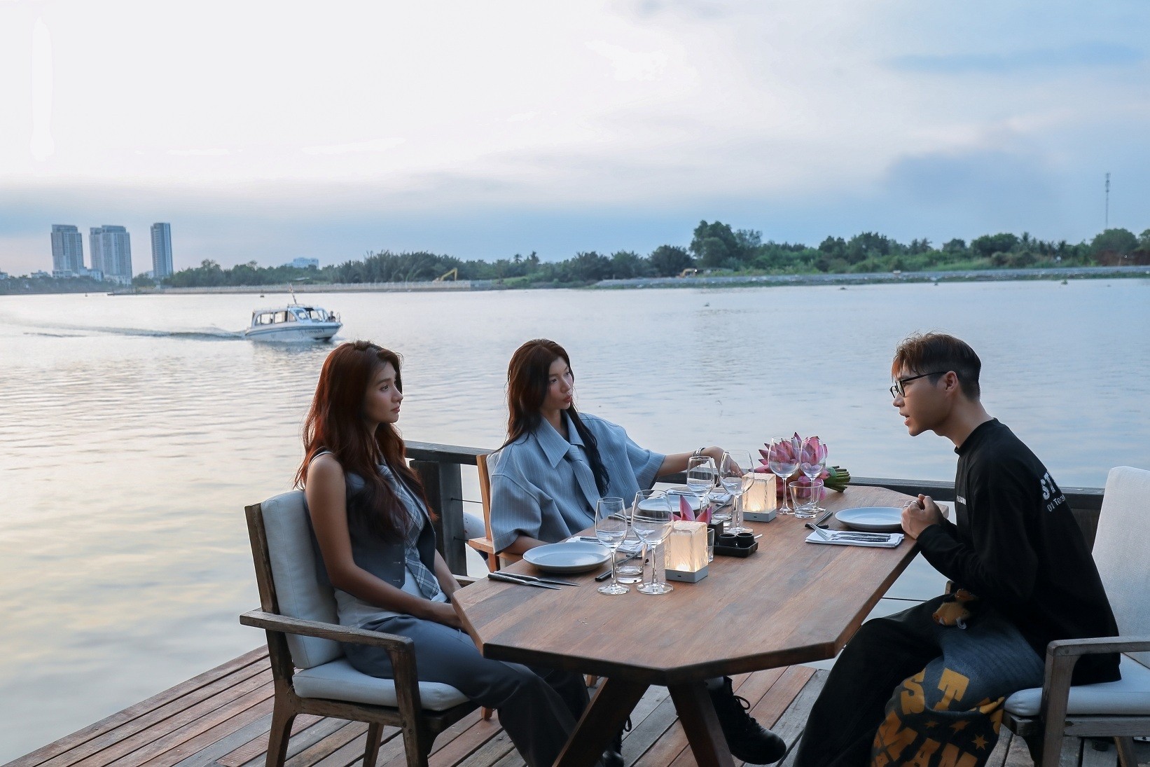 'Wow Ho Chi Minh City' tập 10: Kimế Tuyn, Đồng Ánh Quỳnh khắng khít không rời, hẹn hò du lịch cả ngày tại 'khu phố quốc tế'