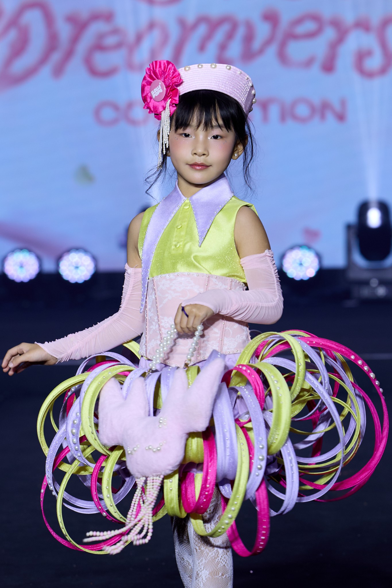 Ngọc Châu, Bùi Xuân Hạnh, Hoàng Nhung đồ bộ sàn diễn 'Twinkle Garden': Màn kết hợp bùng nổ cùng dàn mẫu nhí tại 'Cosmo The Show 2026'
