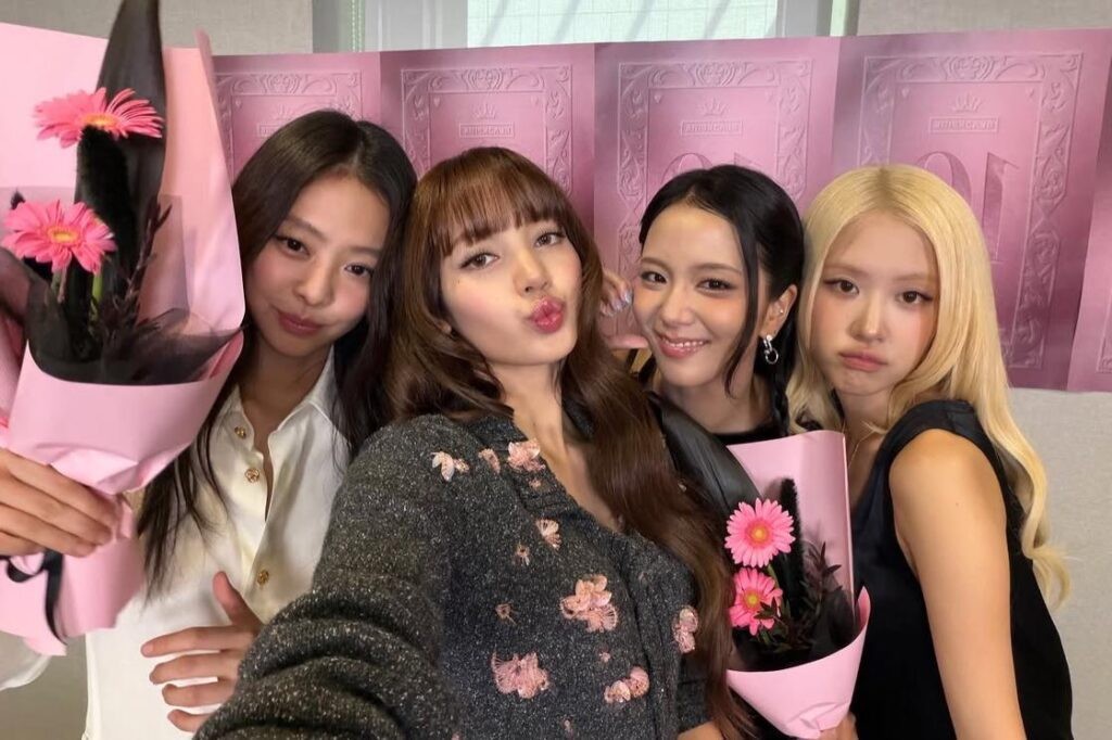 Jisoo (BlackPink) giải thích lý do khóc trong sự kiện kỷ niệm 10 năm ra mắt
