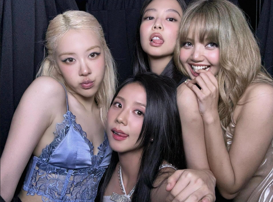 Jisoo (BlackPink) giải thích lý do khóc trong sự kiện kỷ niệm 10 năm ra mắt