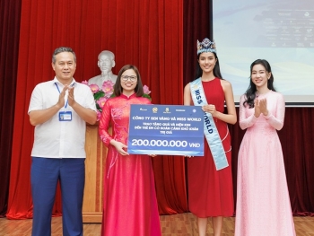'Hoa hậu thế giới' Opal Suchata và thí sinh 'Miss World 2026' trao quà tại Quảng Ninh