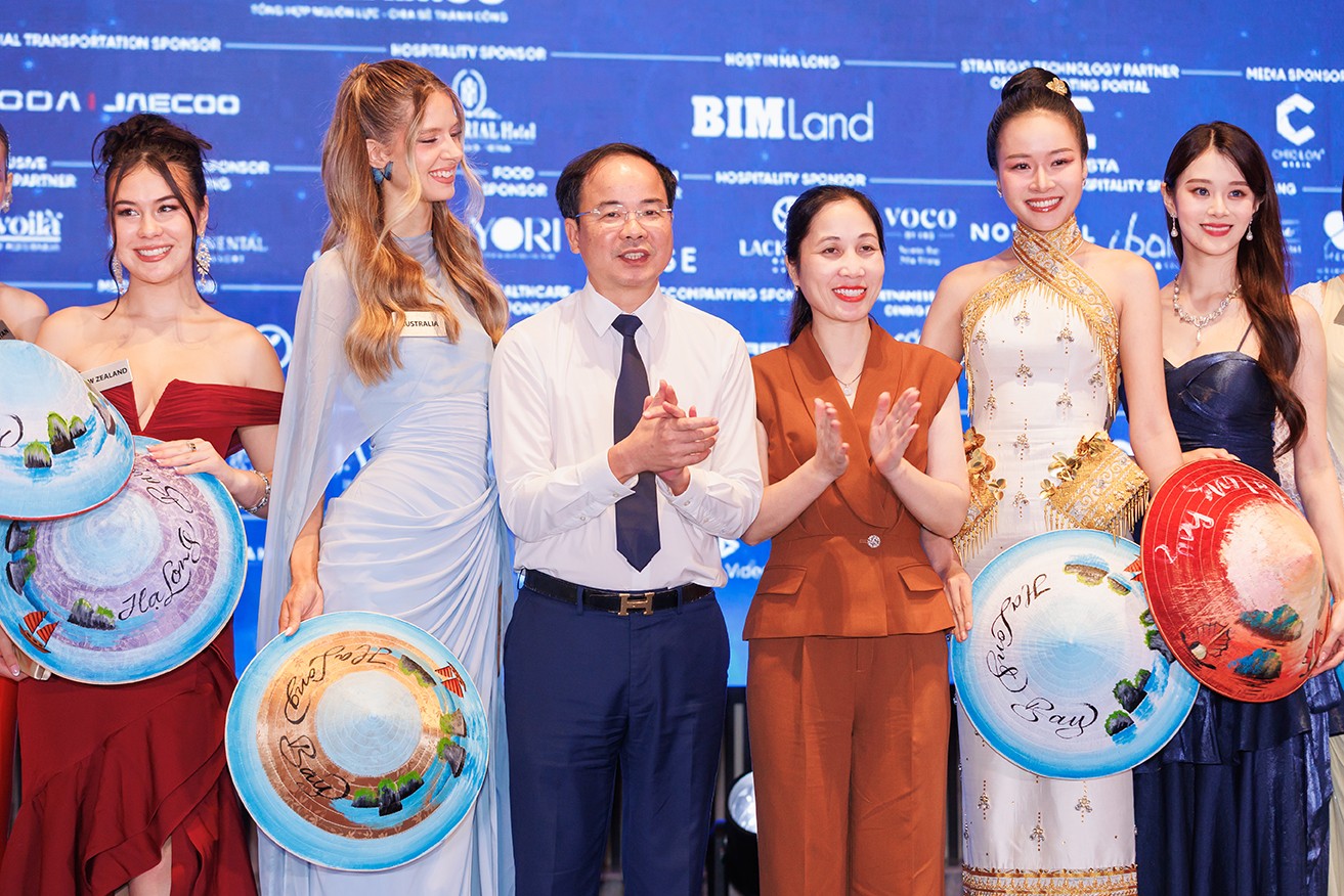 'Hoa hậu thế giới' Opal Suchata và thí sinh 'Miss World 2026' trao quà tại Quảng Ninh