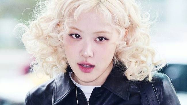 Rosé nối gót Jisoo xin lỗi vì lễ kỷ niệm 10 năm gây thất vọng của BlackPink