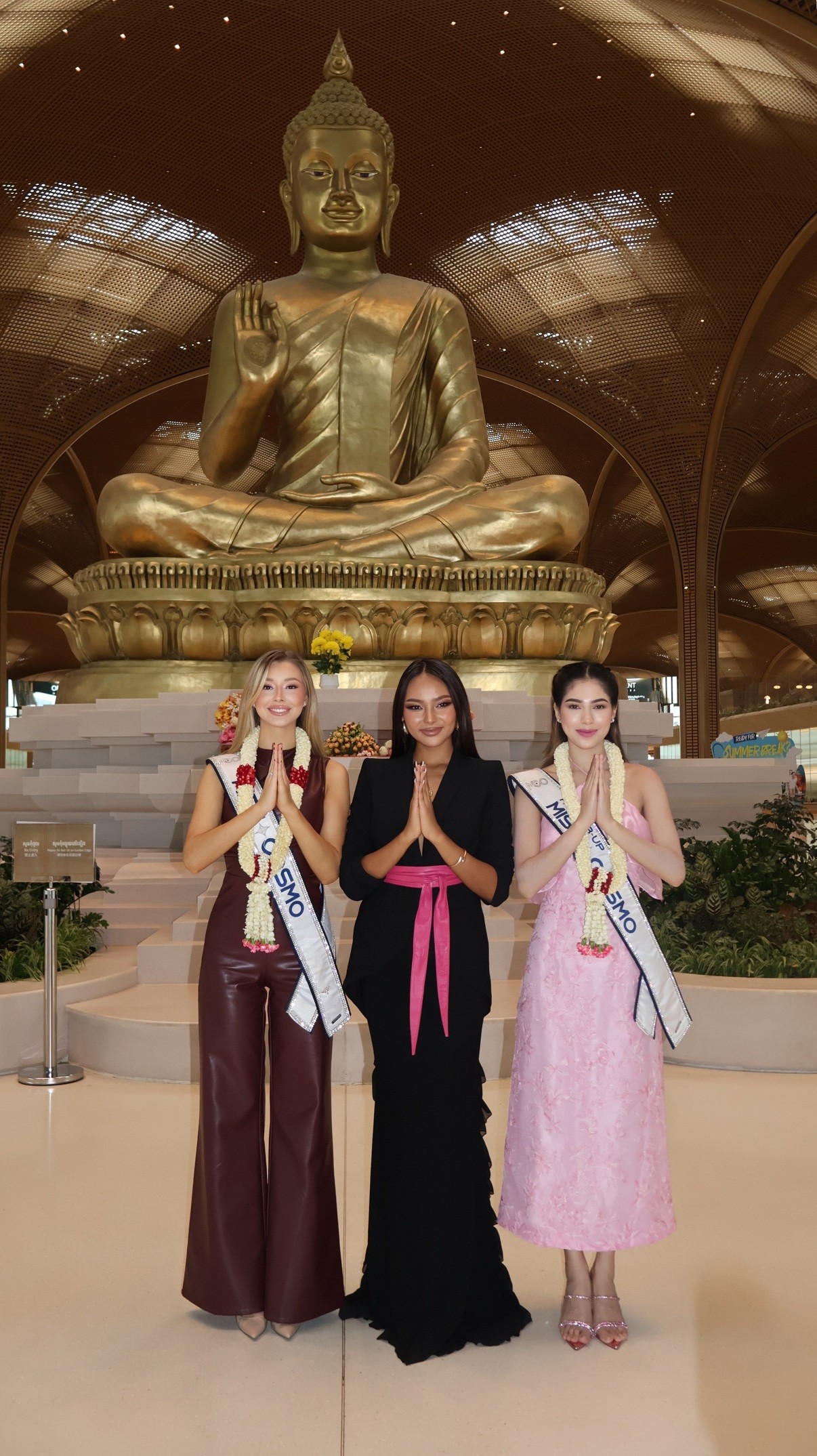 Bee Sotheary đăng quang 'Miss Cosmo Cambodia 2026': Màn trở lại thuyết phục sau khi từ bỏ danh hiệu Á hậu