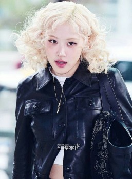 Rosé nối gót Jisoo xin lỗi vì lễ kỷ niệm 10 năm gây thất vọng của BlackPink