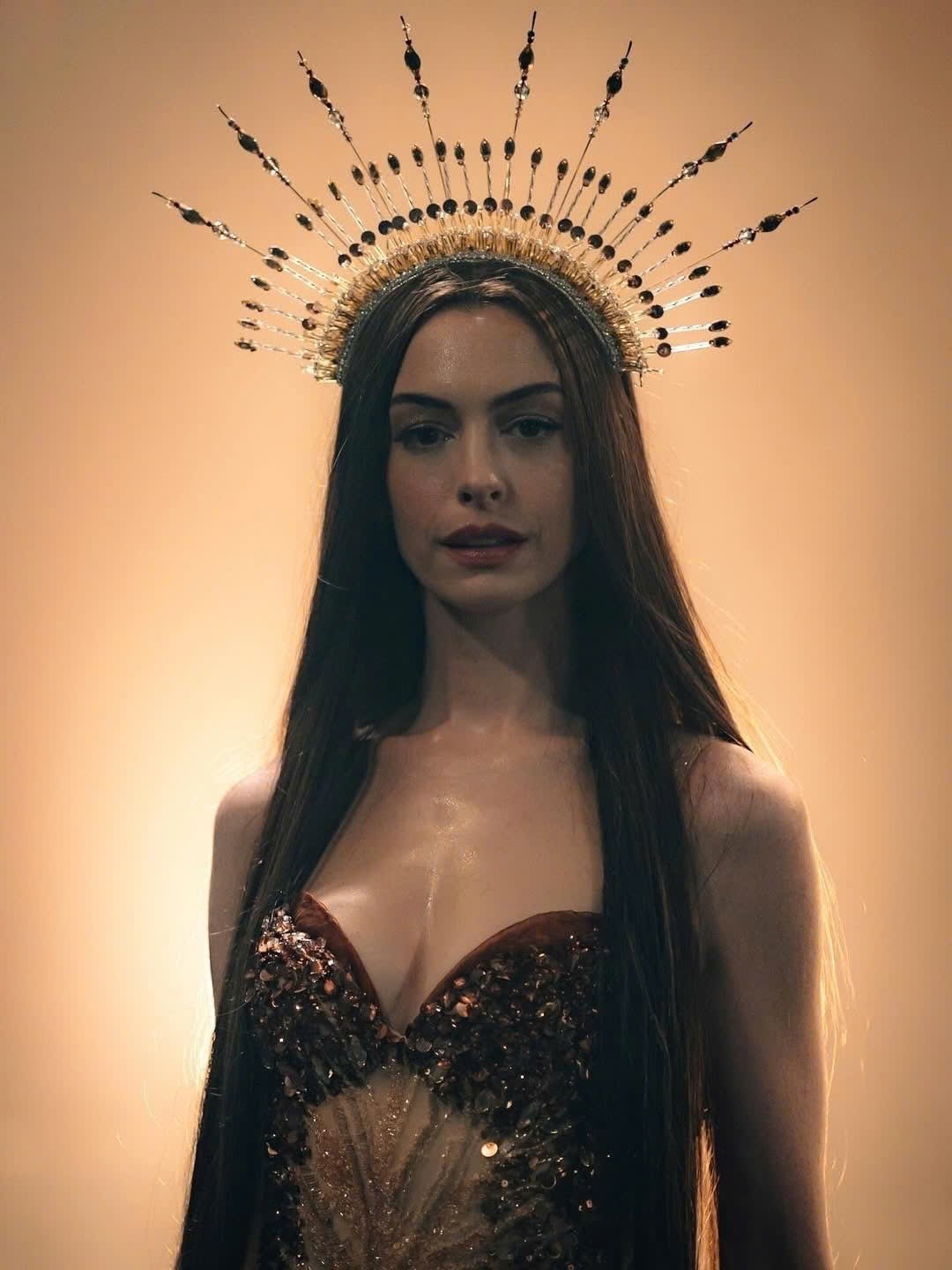 Anne Hathaway nữ diễn viên 'chạy KPI' khủng nhất Hollywood năm 2026
