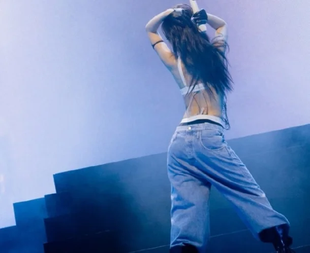 Sự cố trang phục của Jennie (BlackPink): Sự thật hay sản phẩm của AI?