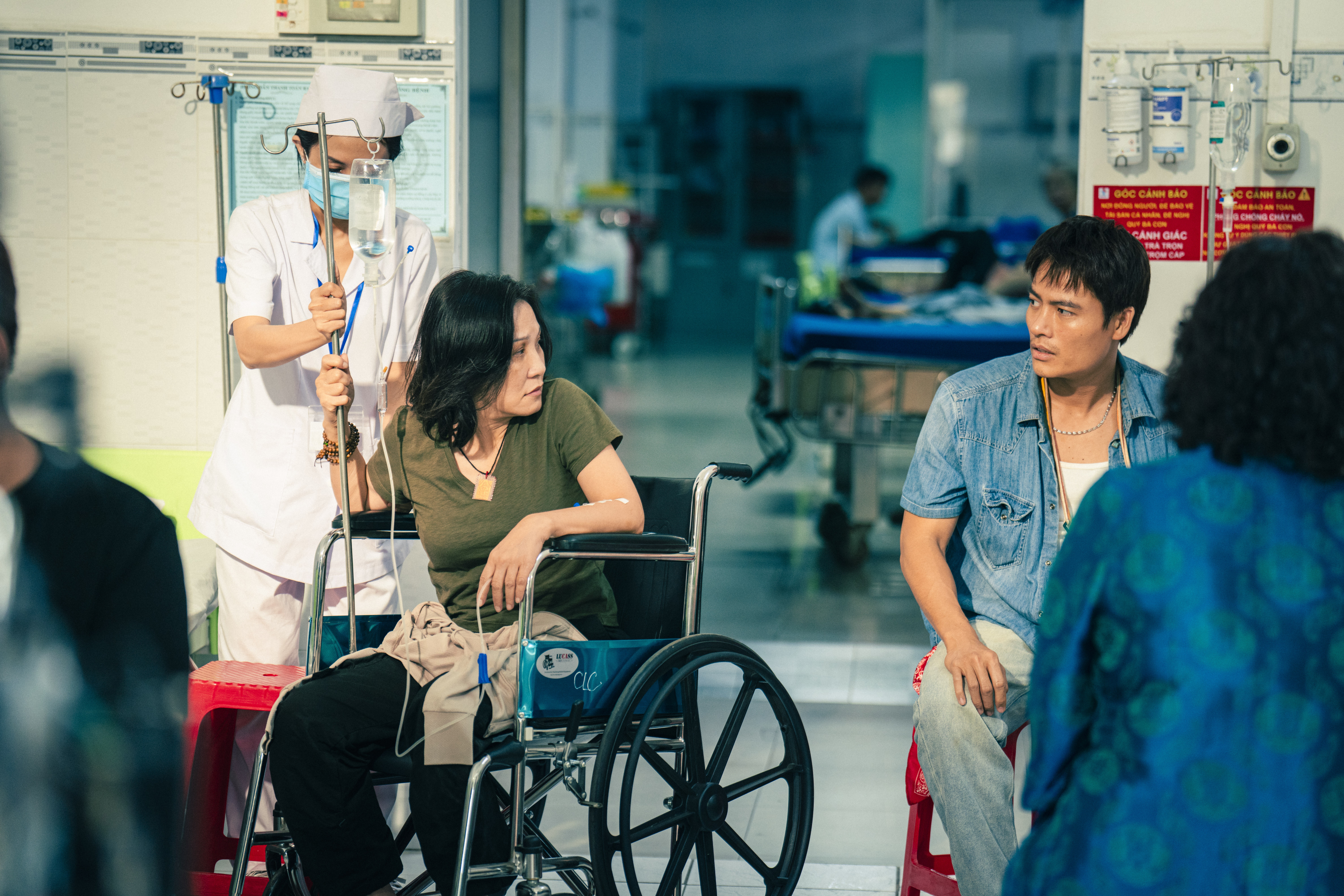 'Lên hương' hé lộ trailer và câu hỏi nhức nhối: Đổi đời hay đánh đổi cả gia đình?