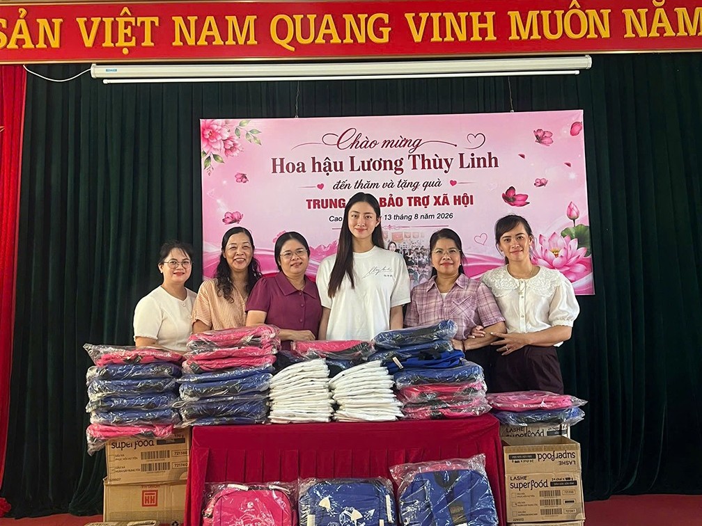 Hoa hậu Lương Thùy Linh làm điều đặc biệt cùng mẹ trong ngày sinh nhật tuổi 26